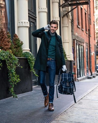 Graue Wollhandschuhe kombinieren – 57 Herren Outfits: Kombinieren Sie einen dunkelgrünen Mantel mit grauen Wollhandschuhen für einen entspannten Wochenend-Look. Eine braune Lederfreizeitstiefel sind eine einfache Möglichkeit, Ihren Look aufzuwerten.