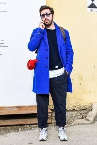 blauer Mantel von Thom Browne