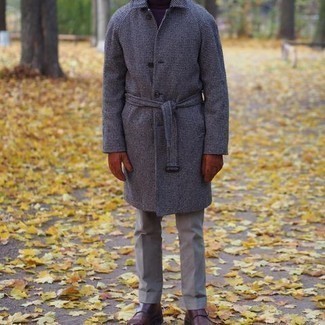 Wie Mantel mit Doppelmonks zu kombinieren – 160 Elegante Herren Outfits: Entscheiden Sie sich für einen klassischen Stil in einem Mantel und einer grauen Anzughose. Fühlen Sie sich mutig? Entscheiden Sie sich für Doppelmonks.