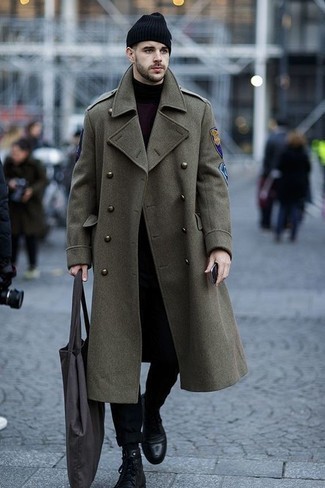 Dunkelgrünen Mantel kombinieren – 298 Herren Outfits: Tragen Sie einen dunkelgrünen Mantel und eine schwarze Chinohose für Ihren Bürojob. Komplettieren Sie Ihr Outfit mit einer schwarzen Lederfreizeitstiefeln.