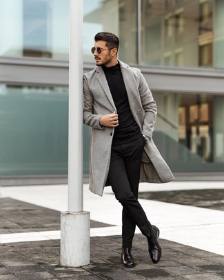 Silberne Uhr kombinieren – 500+ Herren Outfits kühl Wetter: Kombinieren Sie einen grauen Mantel mit einer silbernen Uhr für einen entspannten Wochenend-Look. Fühlen Sie sich ideenreich? Komplettieren Sie Ihr Outfit mit dunkelbraunen Chelsea Boots aus Leder.