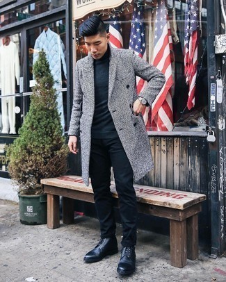 Schwarze Lederfreizeitstiefel kombinieren – 500+ Herren Outfits: Kombinieren Sie einen grauen Mantel mit Fischgrätenmuster mit einer dunkelblauen Chinohose, um einen eleganten, aber nicht zu festlichen Look zu kreieren. Komplettieren Sie Ihr Outfit mit einer schwarzen Lederfreizeitstiefeln.
