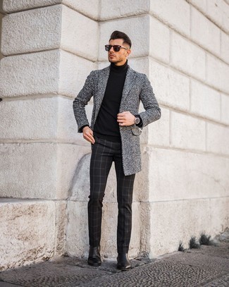 Schwarzen Rollkragenpullover kombinieren – 500+ Herren Outfits: Vereinigen Sie einen schwarzen Rollkragenpullover mit einer schwarzen Chinohose mit Karomuster für ein großartiges Wochenend-Outfit. Entscheiden Sie sich für schwarzen Chelsea Boots aus Leder, um Ihr Modebewusstsein zu zeigen.