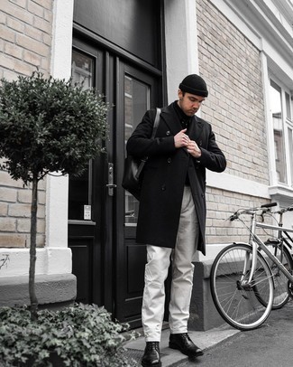 Schwarzen Rollkragenpullover kombinieren – 500+ Herren Outfits: Kombinieren Sie einen schwarzen Rollkragenpullover mit einer grauen Chinohose für einen bequemen Alltags-Look. Fügen Sie eine schwarze Lederfreizeitstiefel für ein unmittelbares Style-Upgrade zu Ihrem Look hinzu.