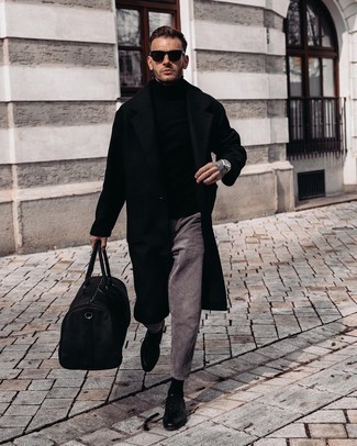 Wie Mantel mit Chinohose zu kombinieren – 500+ Herren Outfits: Vereinigen Sie einen Mantel mit einer Chinohose, um einen eleganten, aber nicht zu festlichen Look zu kreieren. Vervollständigen Sie Ihr Outfit mit schwarzen Leder Derby Schuhen, um Ihr Modebewusstsein zu zeigen.