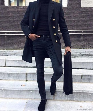 Schwarze Chelsea Boots aus Wildleder kombinieren – 456 Herren Outfits: Tragen Sie einen dunkelblauen Mantel und dunkelblauen enge Jeans für ein Alltagsoutfit, das Charakter und Persönlichkeit ausstrahlt. Fühlen Sie sich ideenreich? Vervollständigen Sie Ihr Outfit mit schwarzen Chelsea Boots aus Wildleder.
