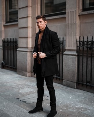 Hellbeige Rollkragenpullover kombinieren – 679+ Herren Outfits: Paaren Sie einen hellbeige Rollkragenpullover mit schwarzen engen Jeans für einen bequemen Alltags-Look. Fühlen Sie sich ideenreich? Wählen Sie schwarzen Chelsea Boots aus Wildleder.