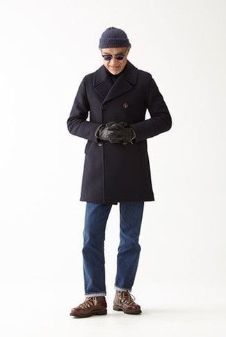 Wie schwarzen Mantel mit blauer Jeans zu kombinieren – 90 Herren Outfits kalt Wetter: Kombinieren Sie einen schwarzen Mantel mit blauen Jeans für Drinks nach der Arbeit. Eine braune Lederfreizeitstiefel fügen sich nahtlos in einer Vielzahl von Outfits ein.