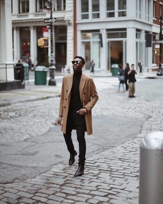 Welche Jeans mit dunkelbraunen Rollkragenpullovers zu tragen – 42 Smart-Casual Herren Outfits kalt Wetter: Kombinieren Sie einen dunkelbraunen Rollkragenpullover mit Jeans für einen bequemen Alltags-Look. Fühlen Sie sich mutig? Komplettieren Sie Ihr Outfit mit schwarzen Chelsea Boots aus Leder.