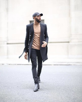 Hellbeige Rollkragenpullover kombinieren – 679+ Herren Outfits: Kombinieren Sie einen hellbeige Rollkragenpullover mit schwarzen Jeans für ein bequemes Outfit, das außerdem gut zusammen passt. Entscheiden Sie sich für schwarzen Chelsea Boots aus Leder, um Ihr Modebewusstsein zu zeigen.
