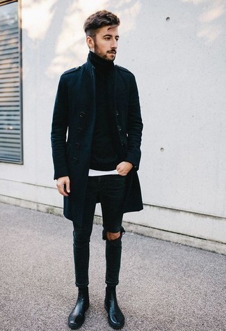 Wie schwarze enge Jeans mit blauen Mantels zu kombinieren – 30 Herren Outfits kühl Wetter: Kombinieren Sie einen blauen Mantel mit schwarzen engen Jeans, um einen lockeren, aber dennoch stylischen Look zu erhalten. Fühlen Sie sich mutig? Ergänzen Sie Ihr Outfit mit schwarzen Chelsea Boots aus Leder.
