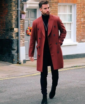 Roten Mantel kombinieren – 112 Herren Outfits: Erwägen Sie das Tragen von einem roten Mantel und schwarzen engen Jeans für ein großartiges Wochenend-Outfit. Komplettieren Sie Ihr Outfit mit schwarzen Chelsea Boots aus Wildleder, um Ihr Modebewusstsein zu zeigen.