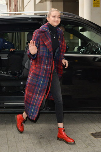 roter und dunkelblauer Mantel mit Schottenmuster von Tom Tailor