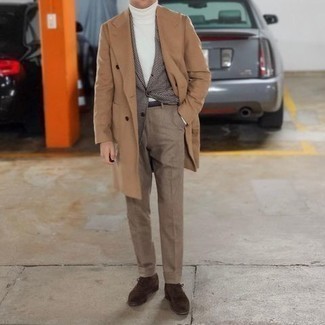 Graues Wollsakko kombinieren – 828+ Herren Outfits: Kombinieren Sie ein graues Wollsakko mit einer beige Anzughose für eine klassischen und verfeinerte Silhouette. Braune Wildleder Oxford Schuhe sind eine großartige Wahl, um dieses Outfit zu vervollständigen.