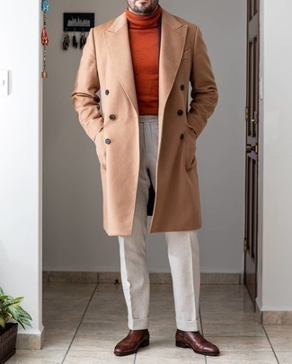Elegante kühl Wetter Outfits Herren 2024: Vereinigen Sie einen camel Mantel mit einem dunkelblauen Sakko für eine klassischen und verfeinerte Silhouette.