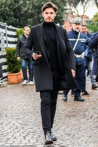 30 Jährige: Schwarzen Pullover kombinieren – 500+ Herren Outfits: Kombinieren Sie einen schwarzen Pullover mit schwarzen Jeans, um einen lockeren, aber dennoch stylischen Look zu erhalten. Fühlen Sie sich mutig? Vervollständigen Sie Ihr Outfit mit schwarzen Chelsea Boots aus Leder.