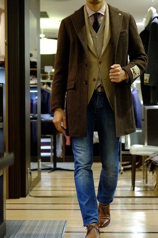 Beige Wollsakko kombinieren – 224 Herren Outfits: Entscheiden Sie sich für ein beige Wollsakko und blauen Jeans, wenn Sie einen gepflegten und stylischen Look wollen. Vervollständigen Sie Ihr Outfit mit braunen Leder Derby Schuhen, um Ihr Modebewusstsein zu zeigen.