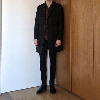 Braunes Kurzarmhemd kombinieren – 184 Herren Outfits: Entscheiden Sie sich für ein braunes Kurzarmhemd und schwarzen enge Jeans für einen entspannten Wochenend-Look. Fühlen Sie sich mutig? Vervollständigen Sie Ihr Outfit mit schwarzen Chelsea Boots aus Leder.