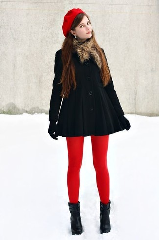 Winter Outfits Damen 2024: Tragen Sie einen schwarzen Mantel, um einen modischen Freizeit-Look zu schaffen. Schwarze Leder Stiefeletten sind eine gute Wahl, um dieses Outfit zu vervollständigen. Schon ergibt sich ein cooles Winter-Outfit.