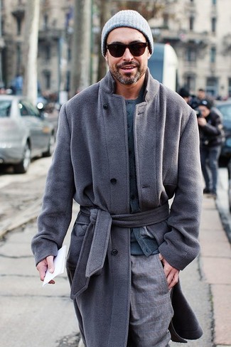 Wie Mantel mit Strickjacke zu kombinieren – 151 Herren Outfits kühl Wetter: Entscheiden Sie sich für einen Mantel und eine Strickjacke für einen für die Arbeit geeigneten Look.