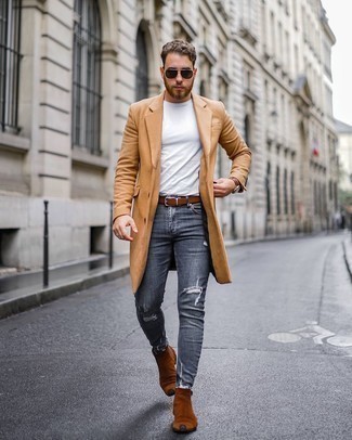 Welche Jeans mit dunkelbrauner Chelsea Boots zu tragen – 443 Herren Outfits kühl Wetter: Kombinieren Sie einen camel Mantel mit Jeans für ein Alltagsoutfit, das Charakter und Persönlichkeit ausstrahlt. Fügen Sie dunkelbraunen Chelsea Boots für ein unmittelbares Style-Upgrade zu Ihrem Look hinzu.