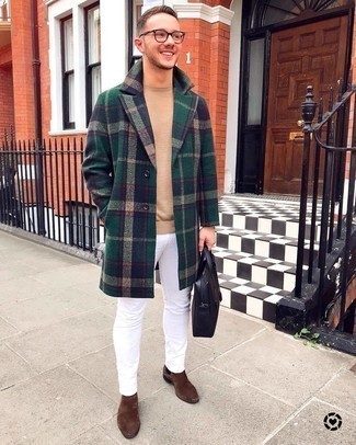 Welche Chelsea Boots mit olivgrünen Mantels zu tragen – 40 Herren Outfits kühl Wetter: Paaren Sie einen olivgrünen Mantel mit weißen engen Jeans für ein sonntägliches Mittagessen mit Freunden. Fühlen Sie sich mutig? Wählen Sie Chelsea Boots.
