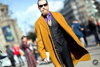 Orange Mantel kombinieren – 65 Herren Outfits: Paaren Sie einen orange Mantel mit einer schwarzen Anzughose für einen stilvollen, eleganten Look.