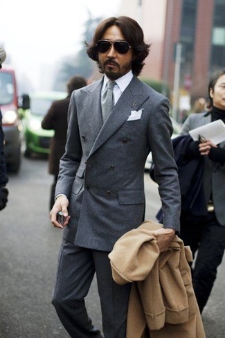 30 Jährige: Graues Sakko kombinieren – 85 Elegante Herren Outfits kühl Wetter: Tragen Sie ein graues Sakko und eine graue Anzughose für einen stilvollen, eleganten Look.