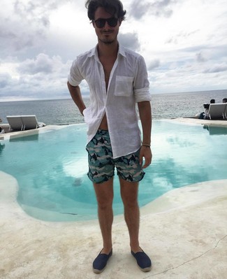 Mintgrüne Badeshorts kombinieren – 6 Herren Outfits