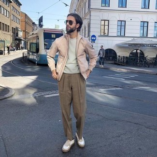 30 Jährige: Mintgrünes T-shirt kombinieren – 24 Frühling Herren Outfits