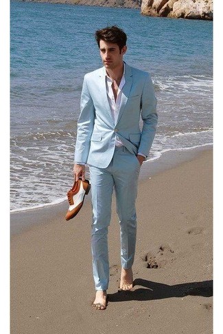 20 Jährige: Weißes und dunkelblaues Businesshemd kombinieren – 474 Elegante Herren Outfits: Geben Sie den bestmöglichen Look ab in einem weißen und dunkelblauen Businesshemd und einem mintgrünen Anzug. Fühlen Sie sich ideenreich? Entscheiden Sie sich für weißen und braunen Leder Brogues.