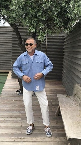 50 Jährige: Mehrfarbige Segeltuch niedrige Sneakers kombinieren – 3 Herren Outfits
