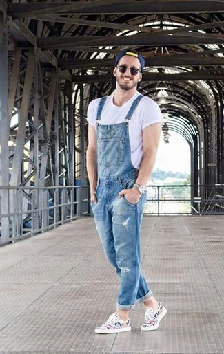 Mehrfarbige Segeltuch niedrige Sneakers kombinieren – 41 Herren Outfits