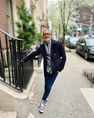 50 Jährige: Mehrfarbige Segeltuch niedrige Sneakers kombinieren – 3 Herren Outfits