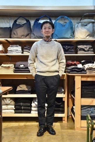 Mehrfarbigen bedruckten Seideschal kombinieren – 23 Herren Outfits