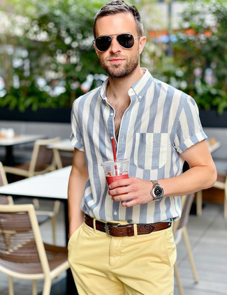 Senf Chinohose kombinieren – 196 Herren Outfits