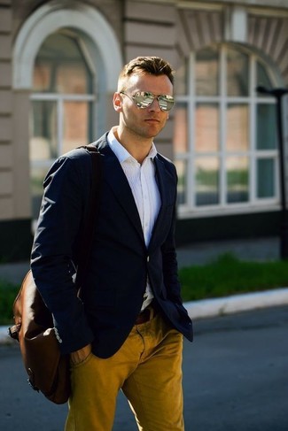 Senf Chinohose kombinieren – 196 Herren Outfits