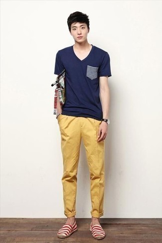 Senf Chinohose kombinieren – 196 Herren Outfits