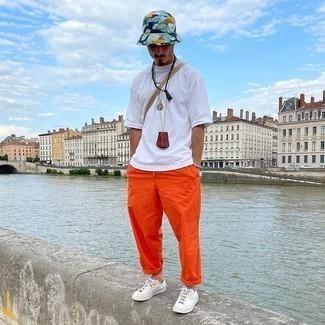 Senf Chinohose kombinieren – 196 Herren Outfits