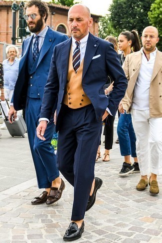 Senf Wollweste kombinieren – 7 Herren Outfits