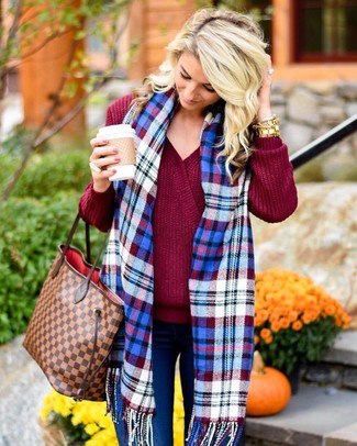 Dunkelblauen und grünen Schal mit Schottenmuster kombinieren – 22 Damen Outfits