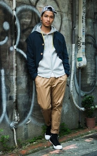 Welche Pullover mit einem Kapuze mit dunkelblauen Sakkos zu tragen – 23 Herren Outfits