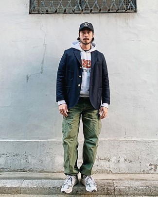 Welche Pullover mit einem Kapuze mit dunkelblauen Sakkos zu tragen – 23 Herren Outfits