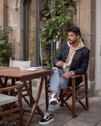 Welche Pullover mit einem Kapuze mit dunkelblauen Sakkos zu tragen – 23 Herren Outfits