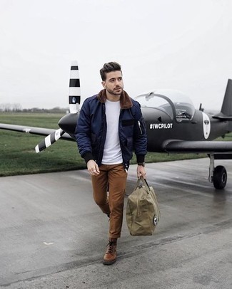 Welche Freizeitstiefel mit dunkelblauer Bomberjacke zu tragen – 41 Herren Outfits