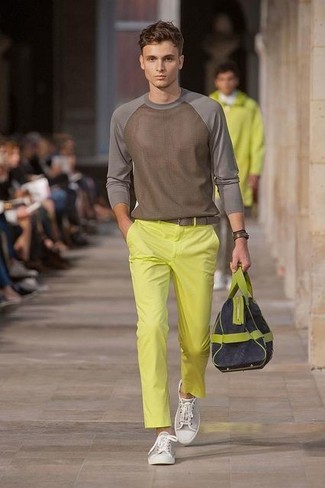 Dunkelblaue Segeltuch Sporttasche kombinieren – 46 Herren Outfits
