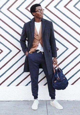 Dunkelblaue Segeltuch Sporttasche kombinieren – 46 Herren Outfits
