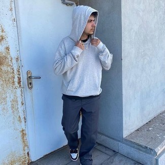 Welche Pullover mit einem Kapuze mit dunkelblauer Chinohose zu tragen – 154 Herren Outfits