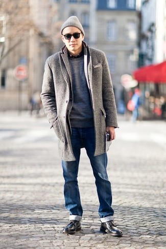 Wie dunkelblauen Pullover mit einem Rundhalsausschnitt mit blauer Jeans zu kombinieren – 163 Herbst Herren Outfits