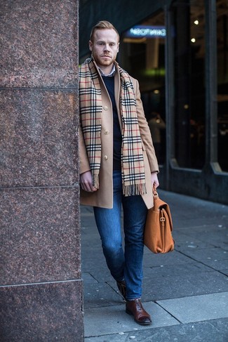 Wie dunkelblauen Pullover mit einem Rundhalsausschnitt mit blauer Jeans zu kombinieren – 163 Herbst Herren Outfits
